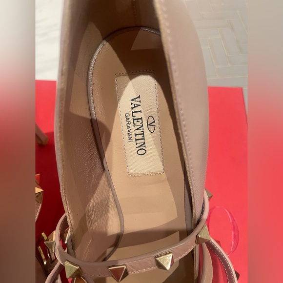 PINK VALENTINO STUD HEELS WITH STRAP - Picture 7 of 8
